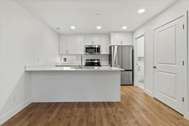 Building Photo - 1590 S 900 W