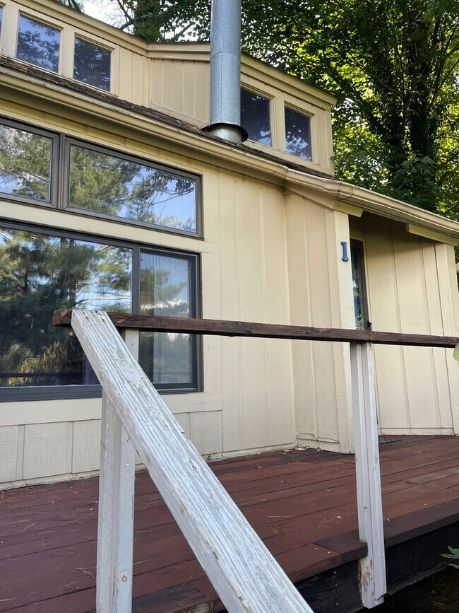 Foto del edificio - 196 Trout Pond Ln