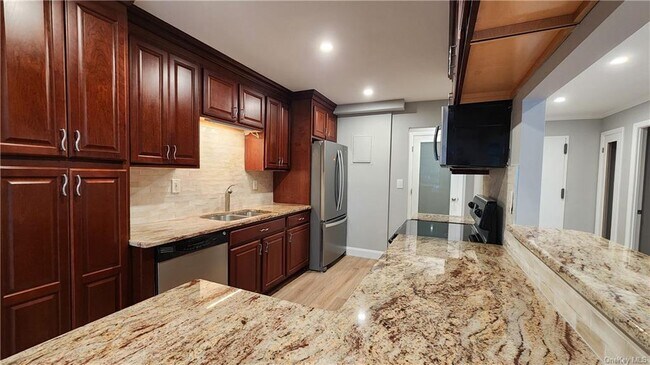 Foto del edificio - 30 Greenridge Ave