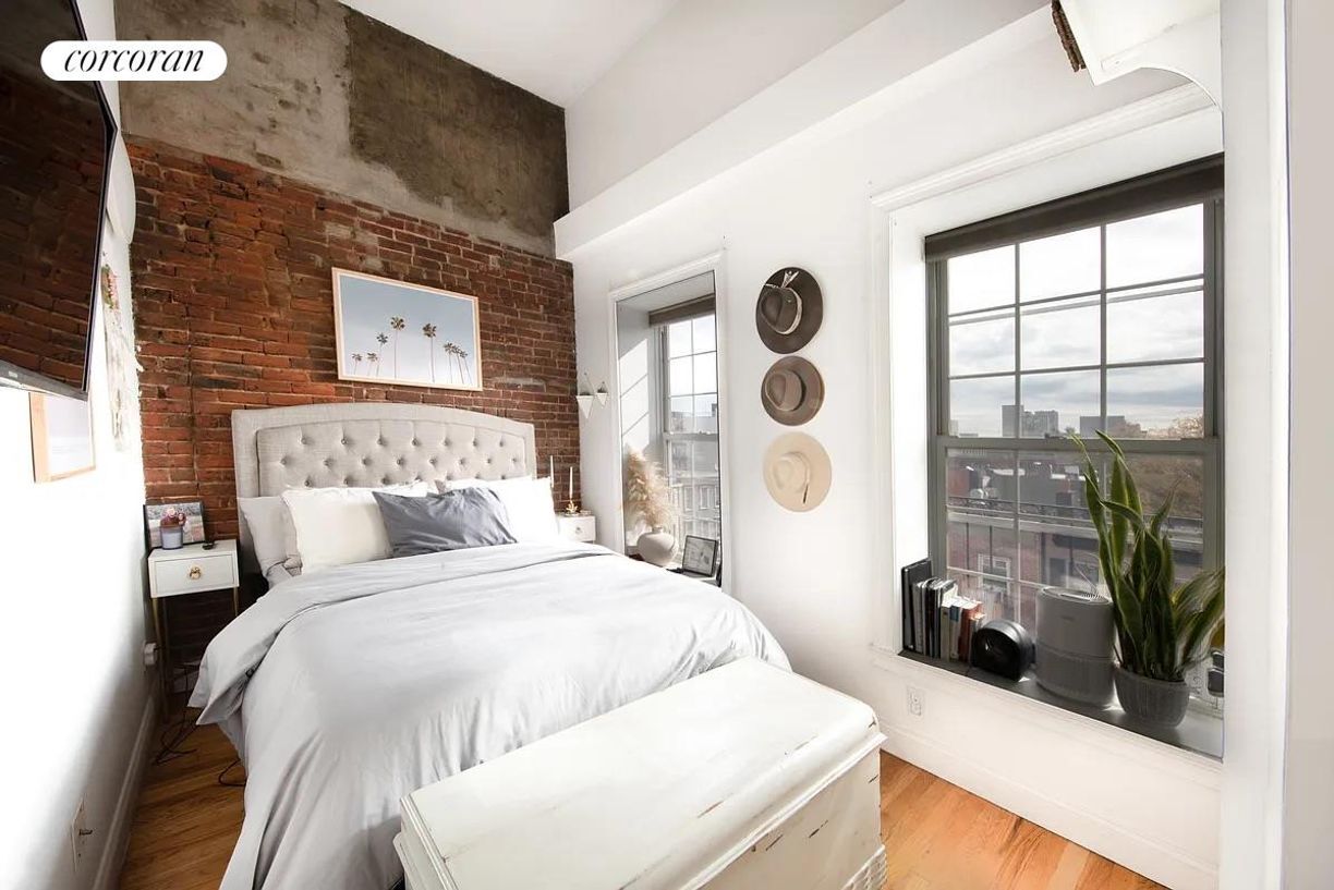 Foto principal - 558 Driggs Ave