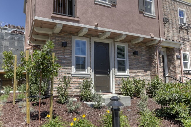 Foto del edificio - Brand new home luxury home with bonus room!