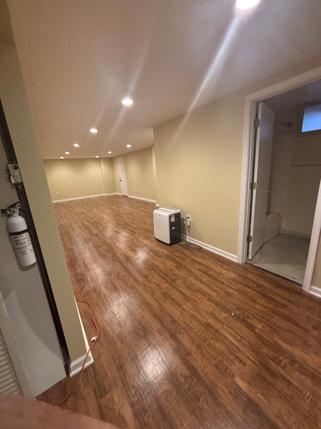 Building Photo - 1473 Linn St