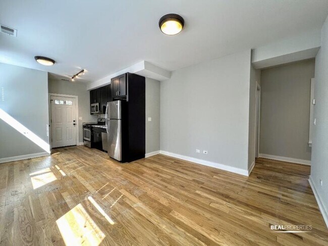 Building Photo - 2 bedroom in CHICAGO IL 60625