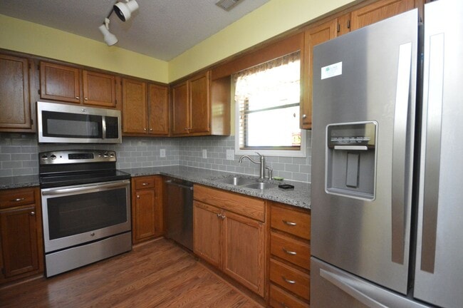 Building Photo - 616 Applecross Dr, Cary - Bev Roberts Rent...