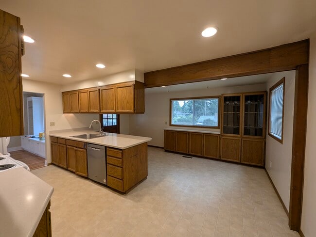 Building Photo - 145 NE 159th St