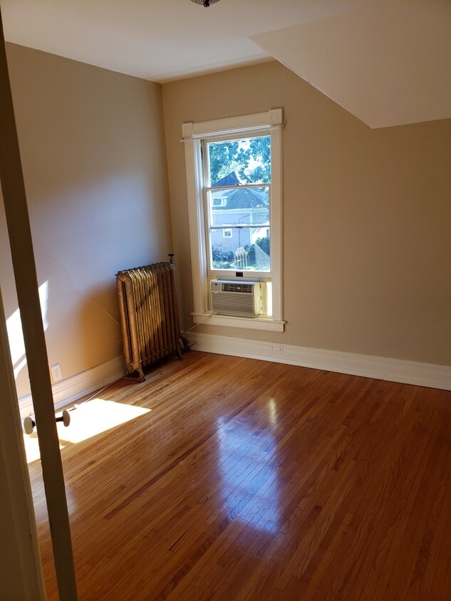 Primary Photo - 210 Kent St