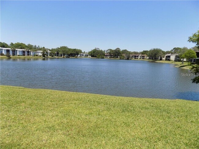Foto del edificio - 304 Woodlake Wynde