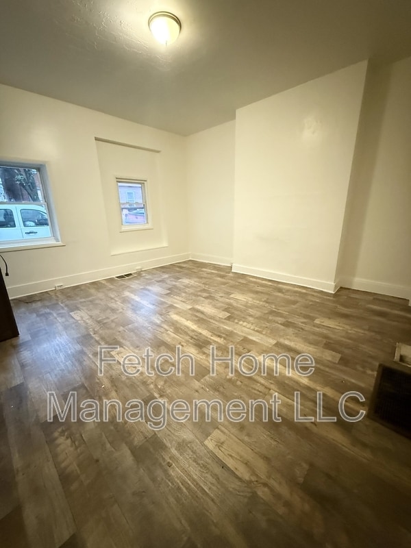 Building Photo - 405 E Orange St