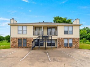 Building Photo - 143 Allencrest Dr