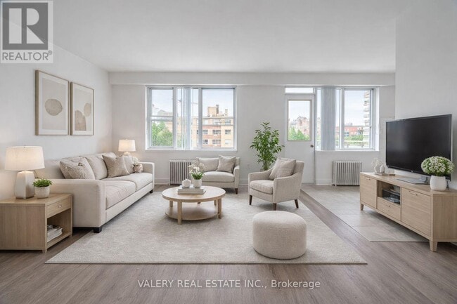 Building Photo - 161 St George St