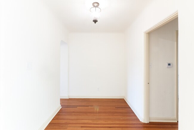 Foto del edificio - 1066  S Genesee-