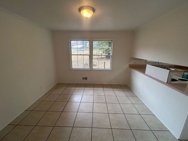 Building Photo - 3 bed, 1 1/2 bath  Forest Acres brick home located off of Satchel Ford Rd