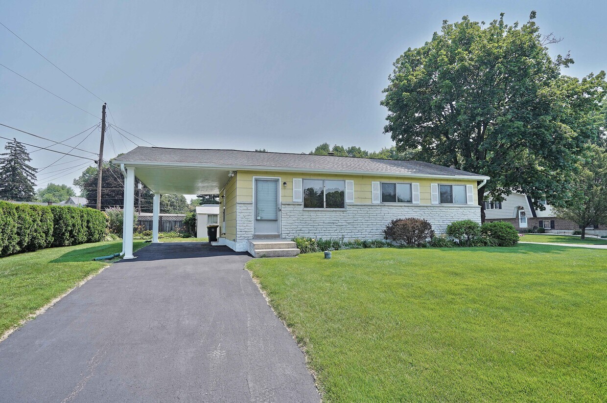 Primary Photo - 1239 Cardinal Dr