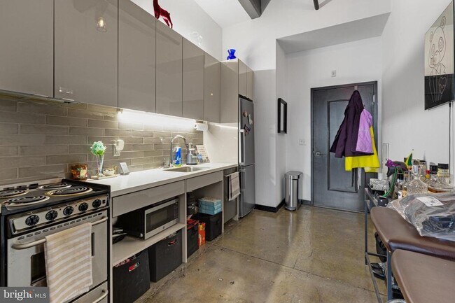Building Photo - 1701 Tulip St