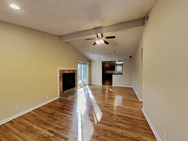 Building Photo - 1711 Donna Lynn Dr SE