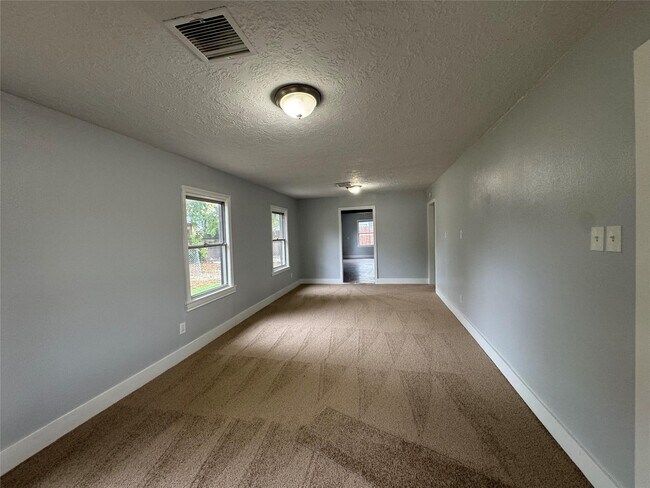 Building Photo - 710 Alvin St