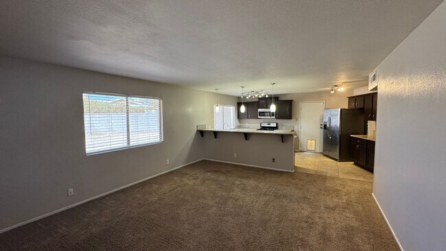 Foto del edificio - NO HOA single story 3 bdrm huge yard