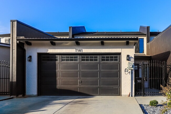 Building Photo - 7141 9th Hole Dr