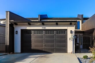 Building Photo - 7141 9th Hole Dr