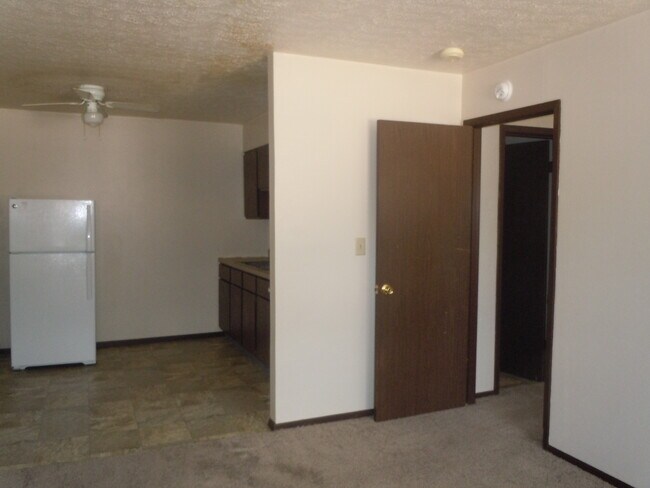 Building Photo - 604 Patty Dr