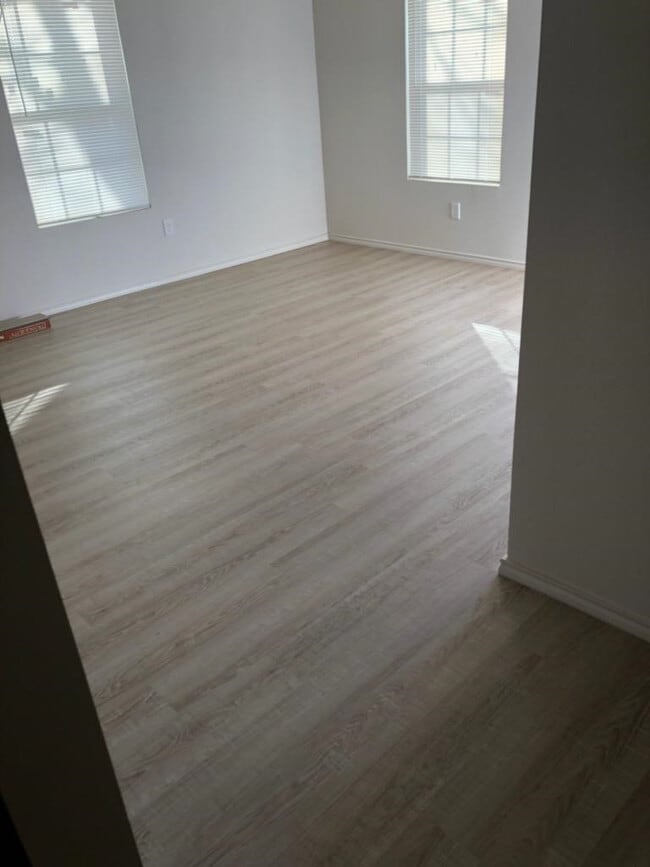 Building Photo - 1724 27th St