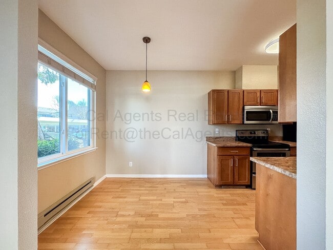 Building Photo - 13 Schooner Ct