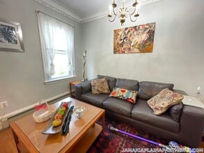 Building Photo - 11 Chilcott Pl