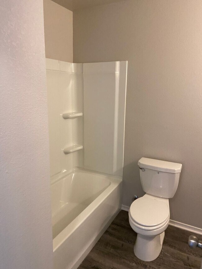 Foto del edificio - Four Bedroom | Two Bath Home in Bridlewood