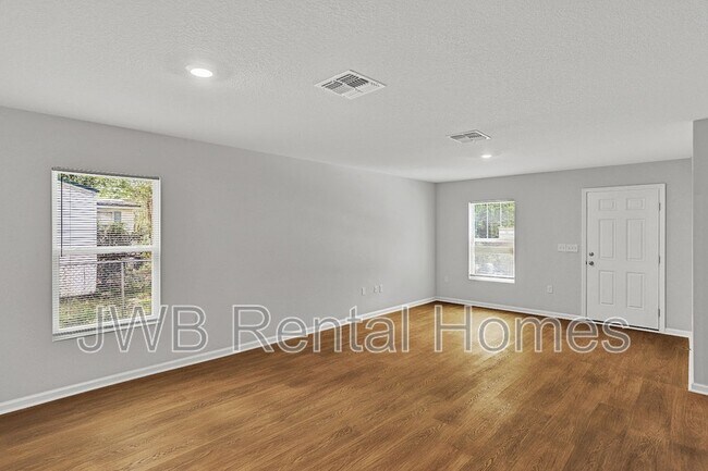 Foto del edificio - 6009 Dunmire Ave