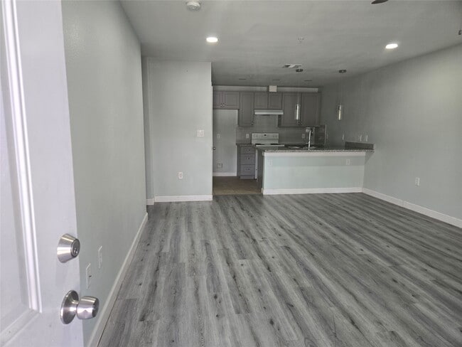 Building Photo - 22061 Russell Dr