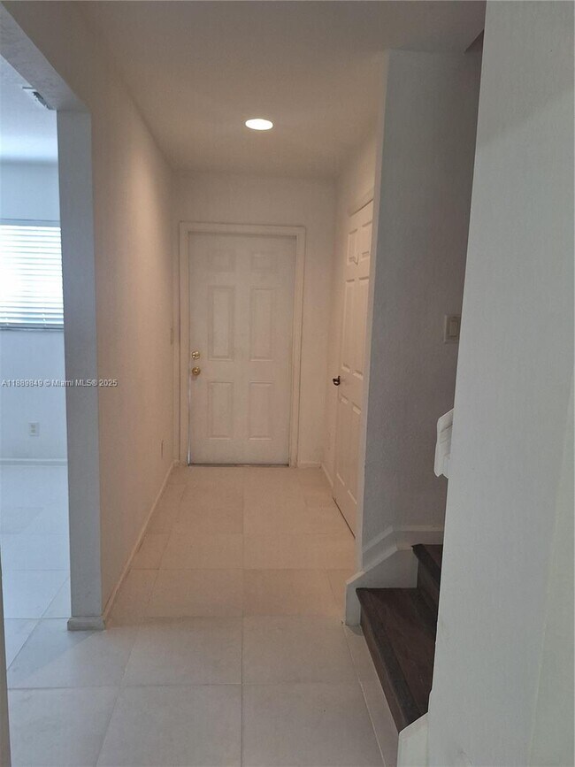 Foto del edificio - 6621 Winfield Blvd