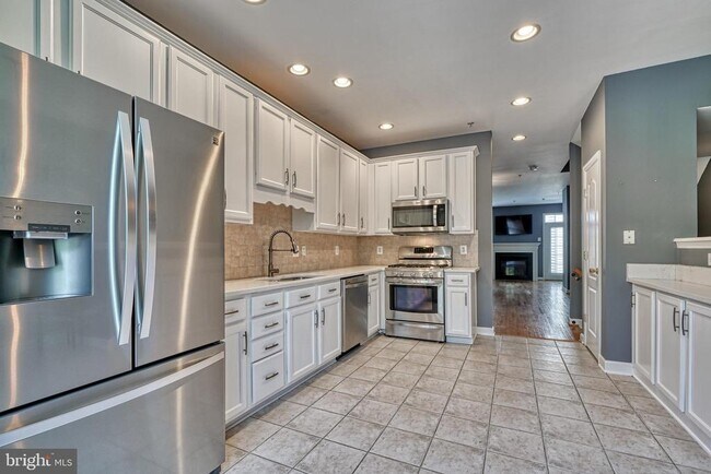 Foto del edificio - 3275 Amazon Ln