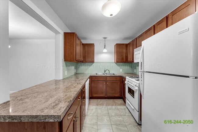 Building Photo - BEAUTIFUL 3 BEDROOM IN ALTO!