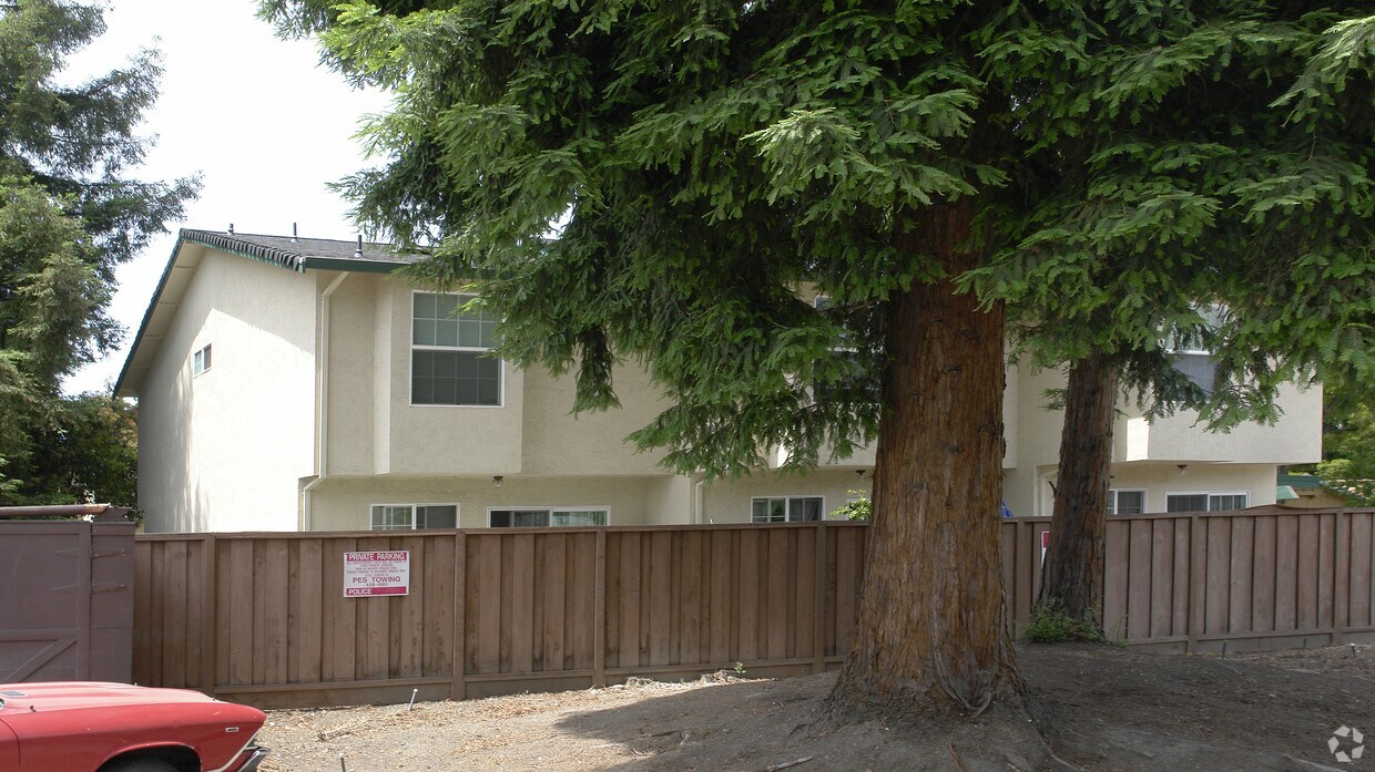 Building Photo - 1111 Eureka Ln