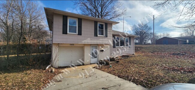 Foto del edificio - Beautiful House in South KC-Available NOW!!