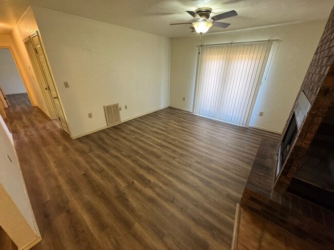 Building Photo - 2 bedroom one bath at Cedar Hills in Ozark...