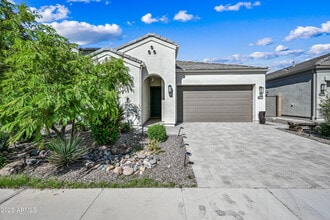 Building Photo - 2320 E Saguaro Park Ln