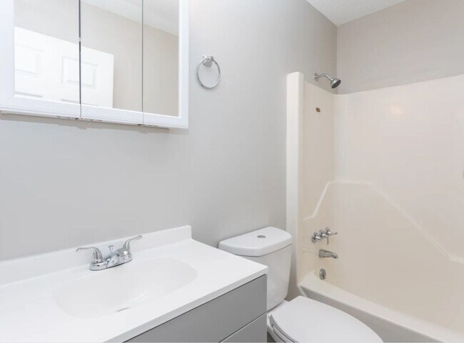 Building Photo - Spacious 2 Bedroom Townhomes at Charles Bo...