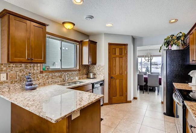 Foto del edificio - 19 Meadowlark Dr