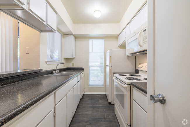 2HAB, 2BA- 1,120 ft² - Cocina - University Village Apartments