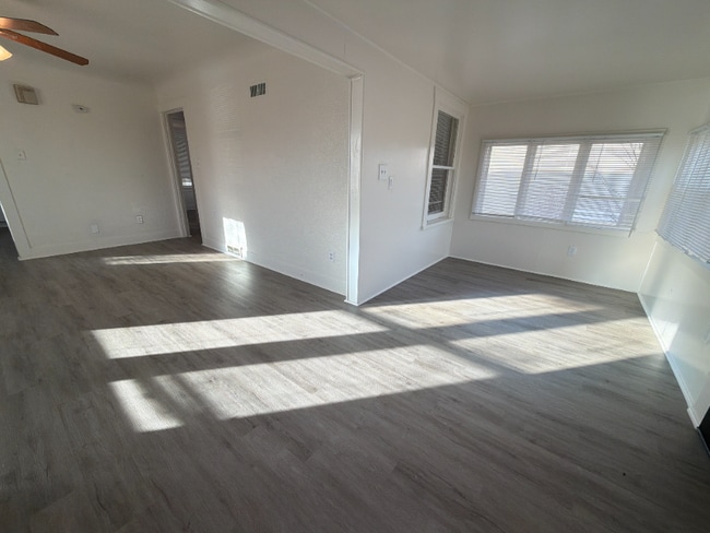 Building Photo - 2731 7th Ave