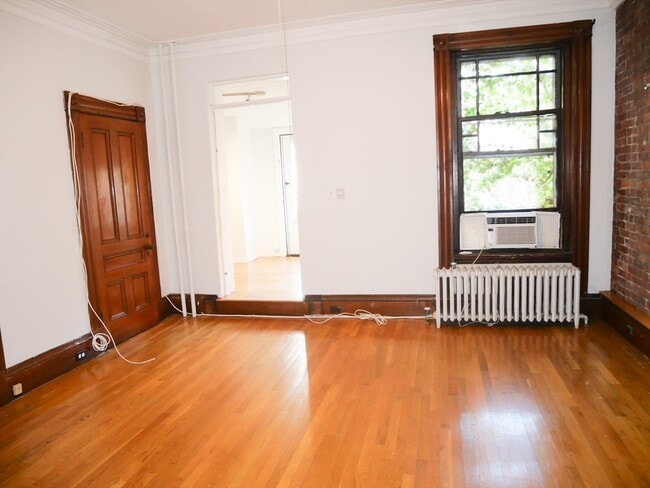 Building Photo - 257 W Newton St