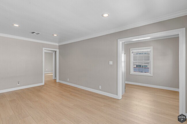 Foto del edificio - 8613 W Olympic Blvd