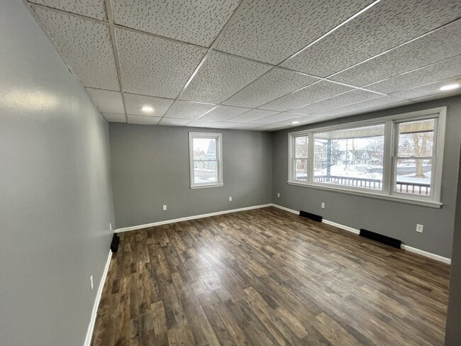 Building Photo - 315 Oak Ave SE