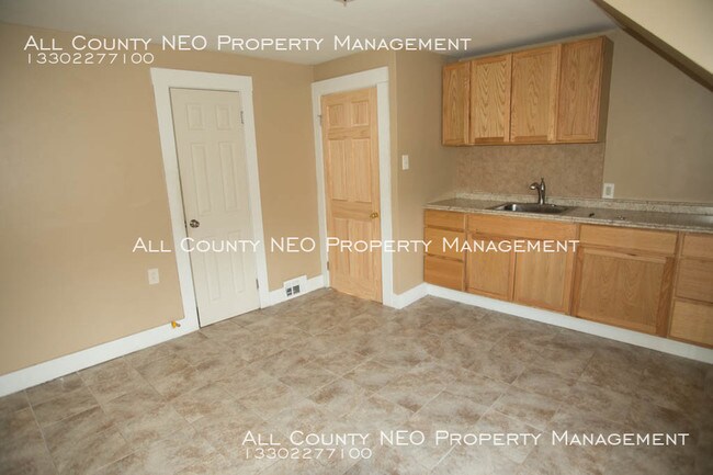 Building Photo - 3525 W. 52nd Street. 1 Bed, 1 Bath