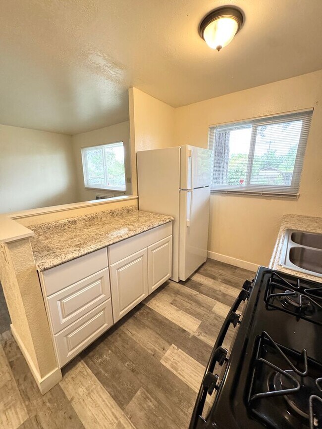Foto del edificio - Move-In Special; Downstairs One Bedroom + Private Patio – Available Now! SEE VIDEO
