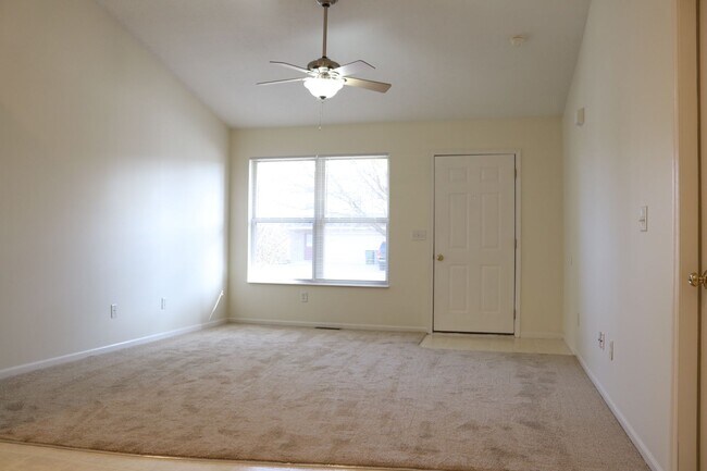 Building Photo - 2271 Shamrock Ln