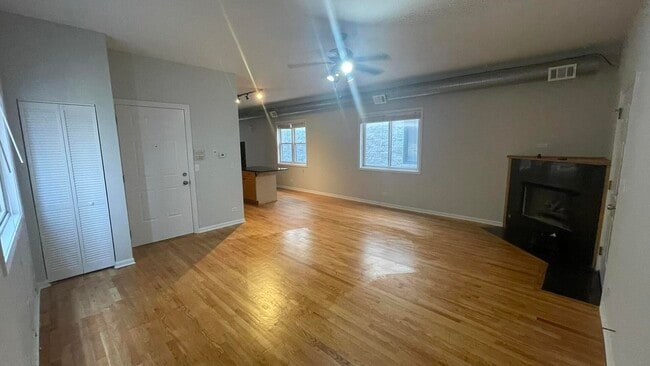 Building Photo - 2406 W Flournoy St
