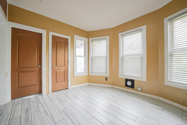Building Photo - 134 Gorham Ave