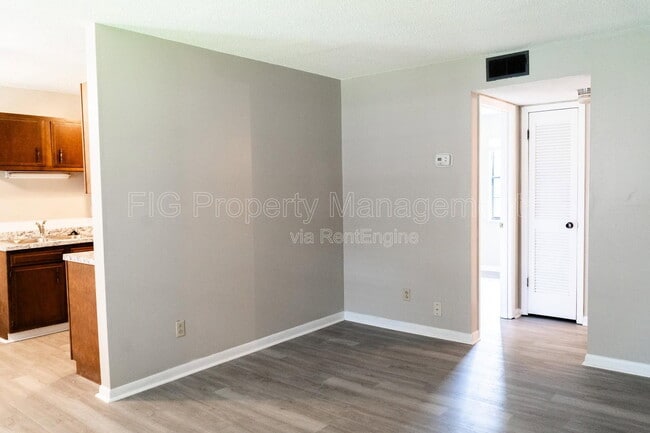 Building Photo - 129 Hillcrest Dr